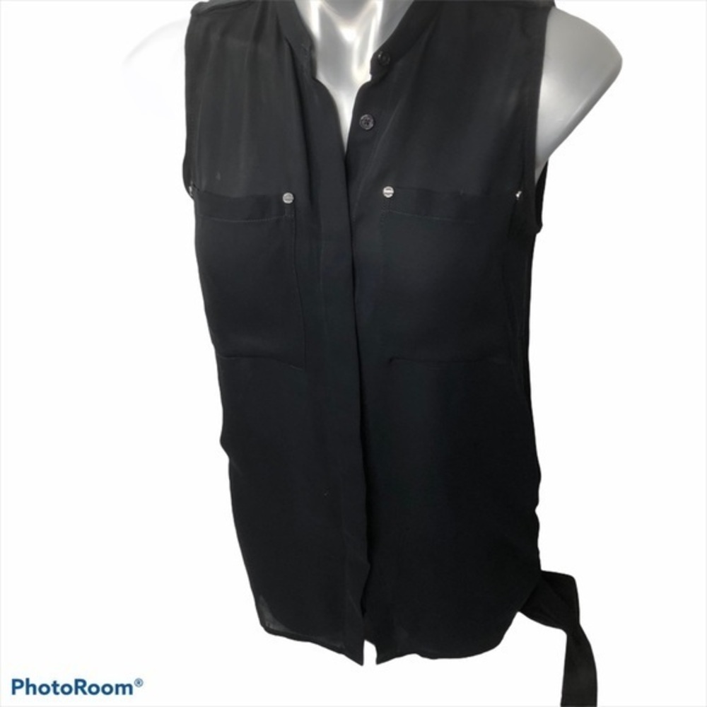 💥💥 SALE! 5 / $25 💥💥 Michael Kors black sleeveless button down blouse